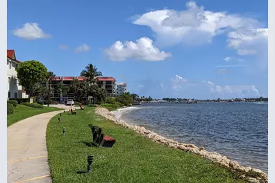 105 Half Moon Circle #F2, Hypoluxo, FL 33462 - Photo 25