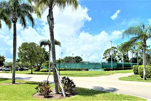 290 Cape Cod Cir, Lake Worth, FL 33467 - Photo 9