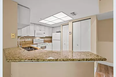 1100 S Crestwood Ct S #1109, Royal Palm Beach, FL 33411 - Photo 9