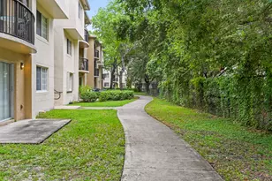 1100 S Crestwood Ct S, Royal Palm Beach, FL 33411 - Photo 23