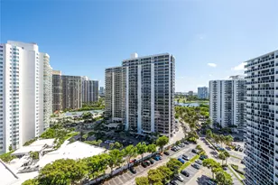 20515 E Country Club Dr, Miami, FL 33180 - Photo 23