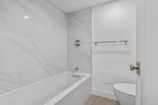 20515 E Country Club Dr, Miami, FL 33180 - Photo 15