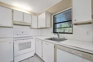 200 Jacaranda Country Club Dr, Plantation, FL 33324 - Photo 17