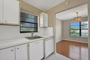 200 Jacaranda Country Club Dr, Plantation, FL 33324 - Photo 7