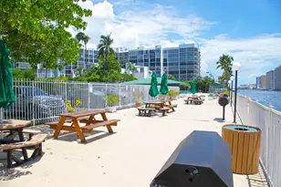 800 Parkview Dr, Hallandale Beach, FL 33009 - Photo 15