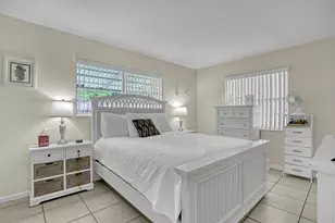302 SW 8th St, Boynton Beach, FL 33426 - Photo 15