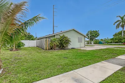 302 SW 8th Street, Boynton Beach, FL 33426 - Photo 3
