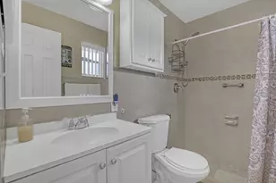 302 SW 8th St, Boynton Beach, FL 33426 - Photo 17