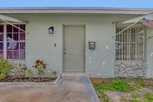 302 SW 8th St, Boynton Beach, FL 33426 - Photo 5