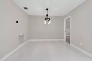 10339 Daphne Ave, Palm Beach Gardens, FL 33410 - Photo 13