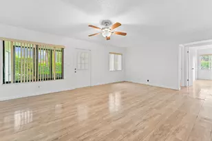 319 Knotty Pine Cir, Greenacres, FL 33463 - Photo 5