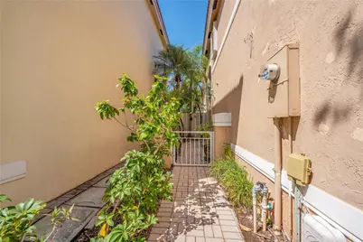 1840 Sweetbay Way, Hollywood, FL 33019 - Photo 3