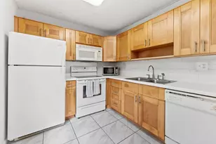 9451 Evergreen Pl, Davie, FL 33324 - Photo 5