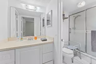 9451 Evergreen Pl, Davie, FL 33324 - Photo 13