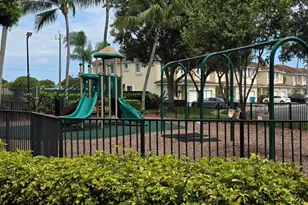 2866 S Oasis Dr, Boynton Beach, FL 33426 - Photo 27