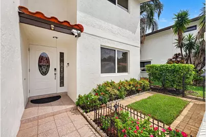 704 SW 89th Avenue, Plantation, FL 33324 - Photo 3