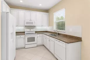 7890 Jewelwood Dr, Boynton Beach, FL 33437 - Photo 5