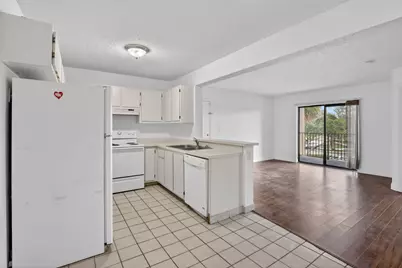 300 W Palm Cir Circle W #305, Pembroke Pines, FL 33025 - Photo 7