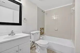 300 W Palm Cir Circle W, Pembroke Pines, FL 33025 - Photo 17