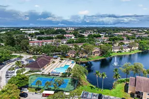 300 W Palm Cir Circle W, Pembroke Pines, FL 33025 - Photo 39