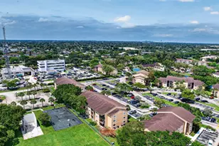 300 W Palm Cir Circle W, Pembroke Pines, FL 33025 - Photo 33