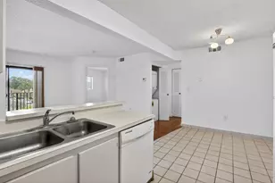 300 W Palm Cir Circle W, Pembroke Pines, FL 33025 - Photo 9