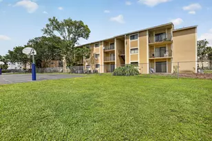 300 W Palm Cir Circle W, Pembroke Pines, FL 33025 - Photo 23