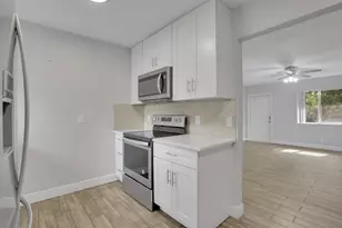 2227 NE 3rd Ave, Delray Beach, FL 33444 - Photo 9