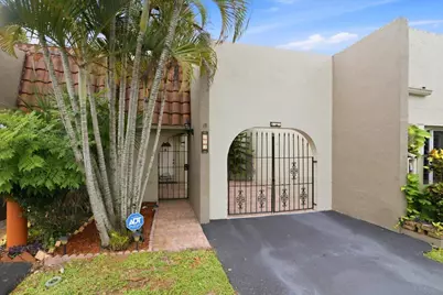 275 Jacaranda Drive, Plantation, FL 33324 - Photo 1