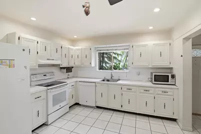 275 Jacaranda Drive, Plantation, FL 33324 - Photo 11