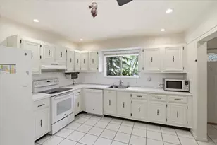 275 Jacaranda Dr, Plantation, FL 33324 - Photo 11
