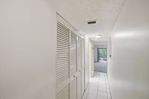 275 Jacaranda Dr, Plantation, FL 33324 - Photo 13