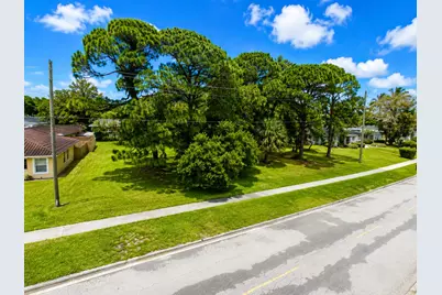 1006 Grandview Boulevard, Fort Pierce, FL 34982 - Photo 3