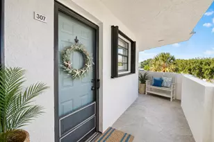555 Banyan Tree Ln, Delray Beach, FL 33483 - Photo 1