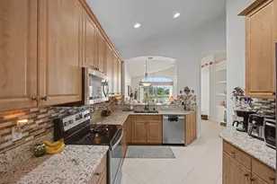 806 NW Rutherford Ct, Port Saint Lucie, FL 34983 - Photo 3