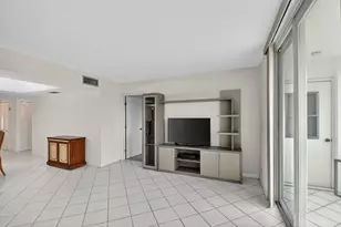 3425 Via Poinciana, Lake Worth, FL 33467 - Photo 11