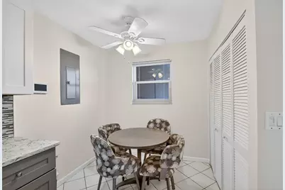 3425 Via Poinciana #403, Lake Worth, FL 33467 - Photo 5