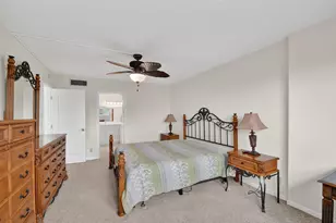 3425 Via Poinciana, Lake Worth, FL 33467 - Photo 15