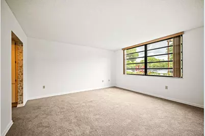 900 Colony Point Circle #121, Pembroke Pines, FL 33026 - Photo 11