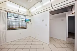 900 Colony Point Cir, Pembroke Pines, FL 33026 - Photo 9