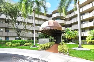900 Colony Point Cir, Pembroke Pines, FL 33026 - Photo 1