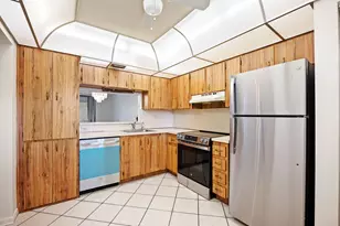 900 Colony Point Cir, Pembroke Pines, FL 33026 - Photo 5