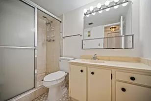 900 Colony Point Cir, Pembroke Pines, FL 33026 - Photo 17