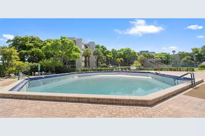 900 Colony Point Circle #121, Pembroke Pines, FL 33026 - Photo 37
