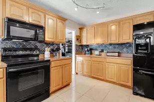10875 NW 40th St, Coral Springs, FL 33065 - Photo 17