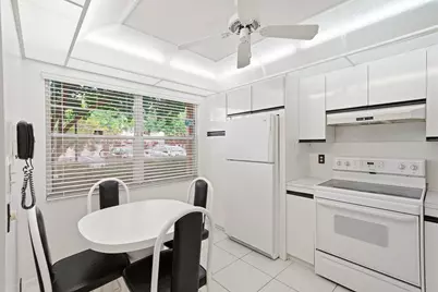 2302 Lucaya Lane #E1, Coconut Creek, FL 33066 - Photo 9