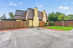 3502 Gardens E Dr, Palm Beach Gardens, FL 33410 - Photo 3
