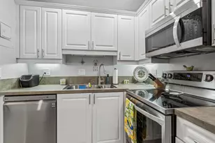 160 Cypress Club Dr, Pompano Beach, FL 33060 - Photo 9