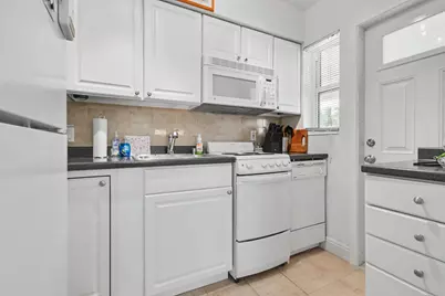 2701 NE 1st Street #201, Pompano Beach, FL 33062 - Photo 5
