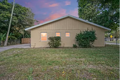 1002 Avenue E, Fort Pierce, FL 34950 - Photo 1